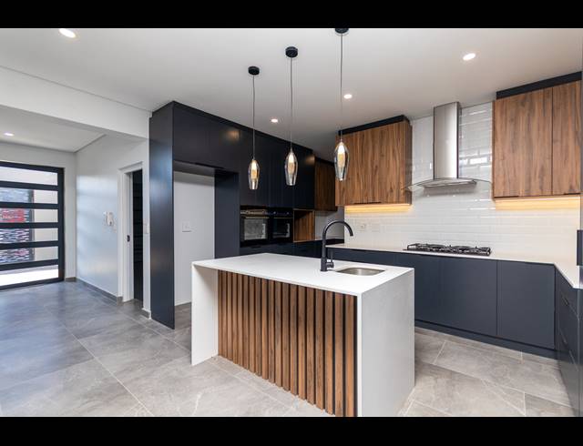 4 BEDROOM FREEHOLD FOR SALE IN SANDOWN
